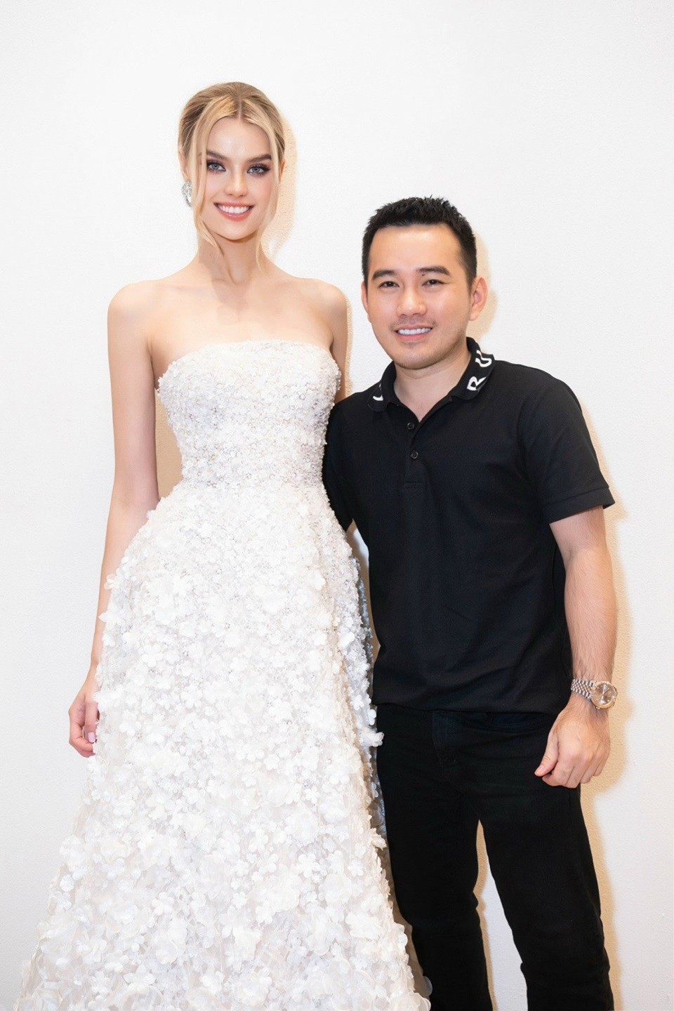 Miss World 2024 Krystyna Pyszkova xinh đẹp tỏa sáng với đầm dạ hội của NTK Việt