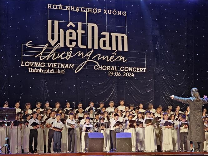 Buổi hòa nhạc 'Việt Nam thương mến' tại Huế: Sắc màu âm nhạc và tình người gửi đến những trái tim khó khăn. ( Nguồn: baotintuc)