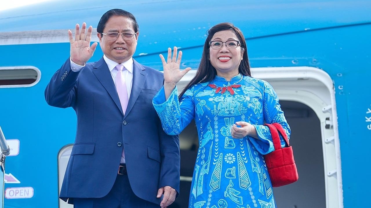 Thủ tướng Phạm Minh Chính và Phu nhân cùng Đoàn đại biểu cấp cao Việt Nam rời Hà Nội thăm chính thức Hàn Quốc
