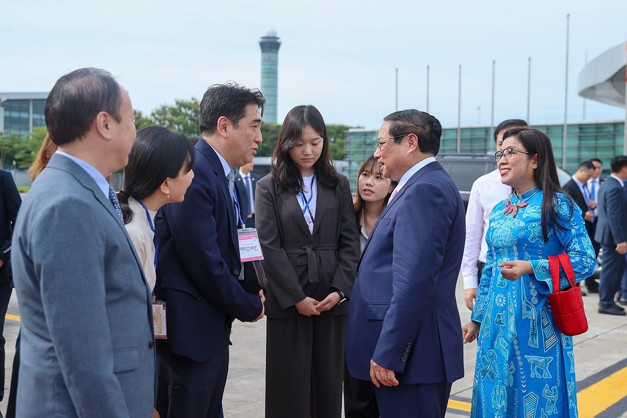 Thủ tướng Phạm Minh Chính và Phu nhân cùng Đoàn đại biểu cấp cao Chính phủ Việt Nam rời Hà Nội thăm chính thức Hàn Quốc