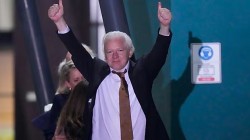 Vụ việc nhà sáng lập WikiLeaks: Vì sao Mỹ chấp nhận 'giơ cao đánh khẽ', ai đứng sau những 'cú quay xe'?
