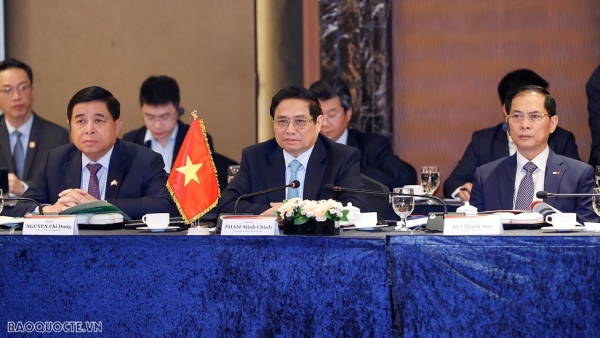 PM Pham Minh Chinh held working breakfast with leaders of some RoK major businesses in Seoul