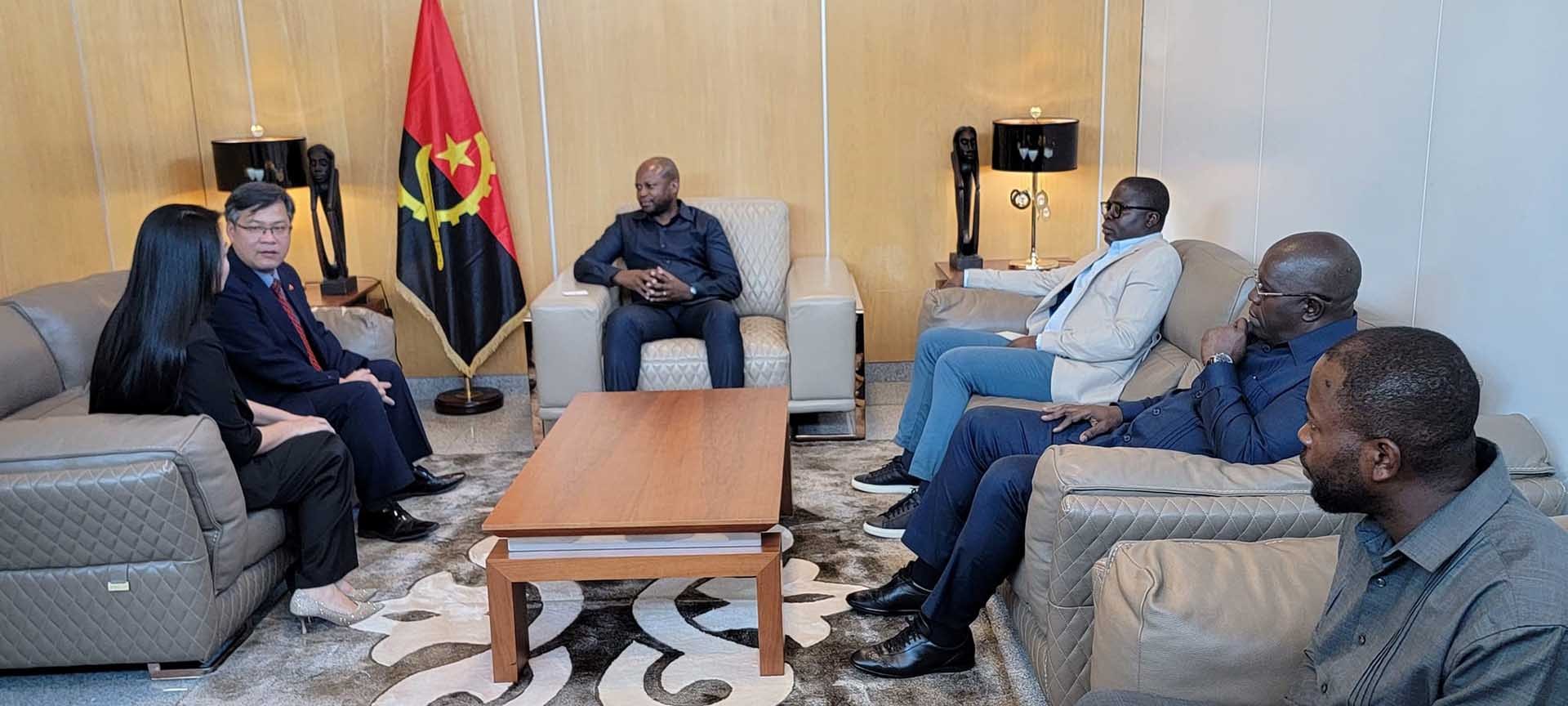 Đoàn công tác Đại sứ quán Việt Nam thăm và làm việc tại tỉnh Lunda-Sul, Angola