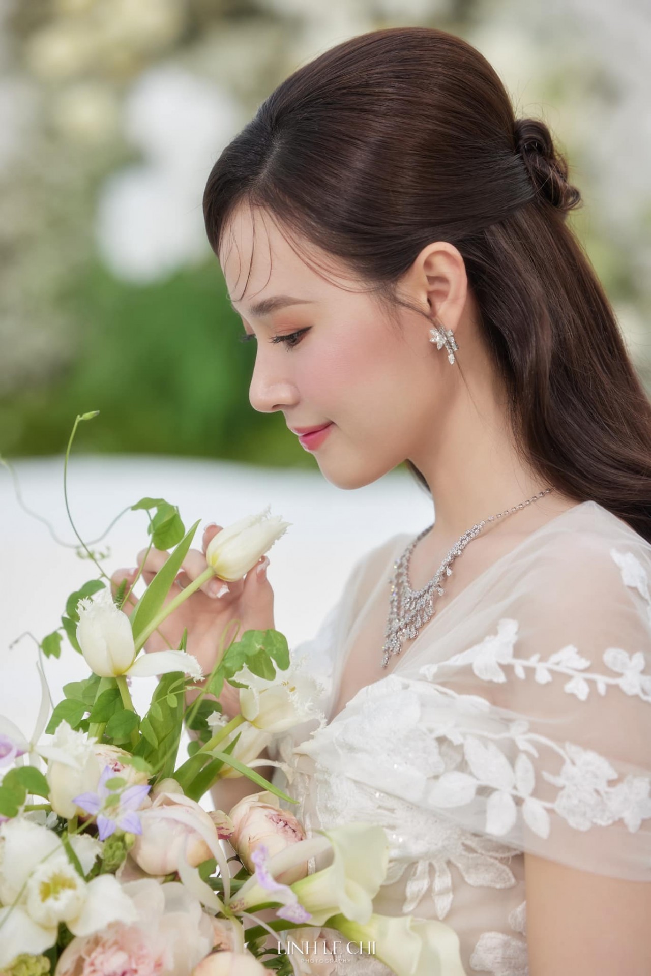 Ngắm cô dâu Midu trong loạt ảnh cưới