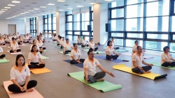 Thư thái với buổi đồng diễn Yoga tại Bộ Ngoại giao