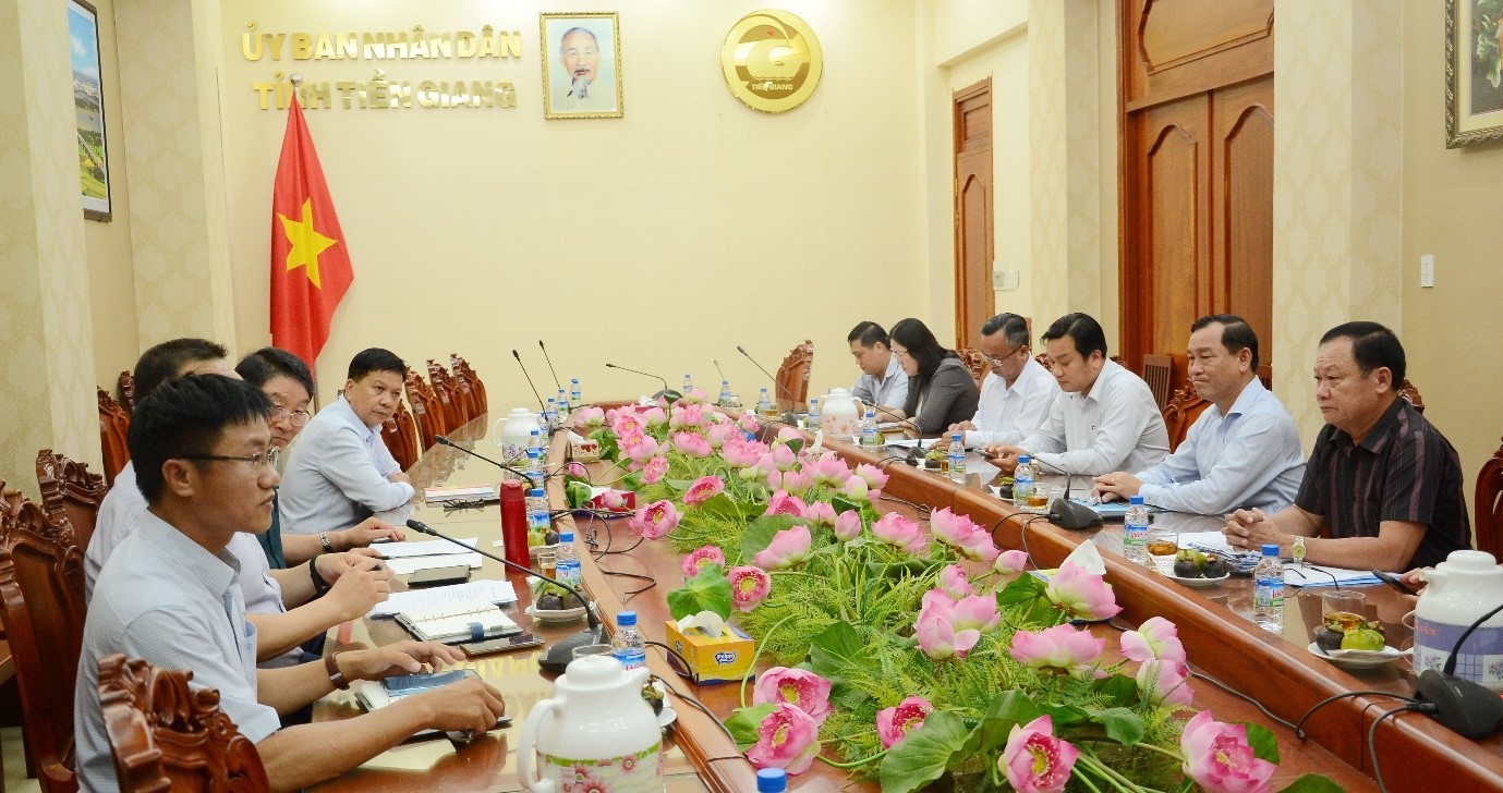Chủ tịch UBND tỉnh Tiền Giang Nguyễn Văn Vĩnh (thứ hai, bên trái) chủ trì buổi tiếp và làm việc với đại diện Hiệp hội Sản xuất thực phẩm Incheon - Hàn Quốc ngày 14/6/2023 (nguồn Báo Ấp Bắc).
