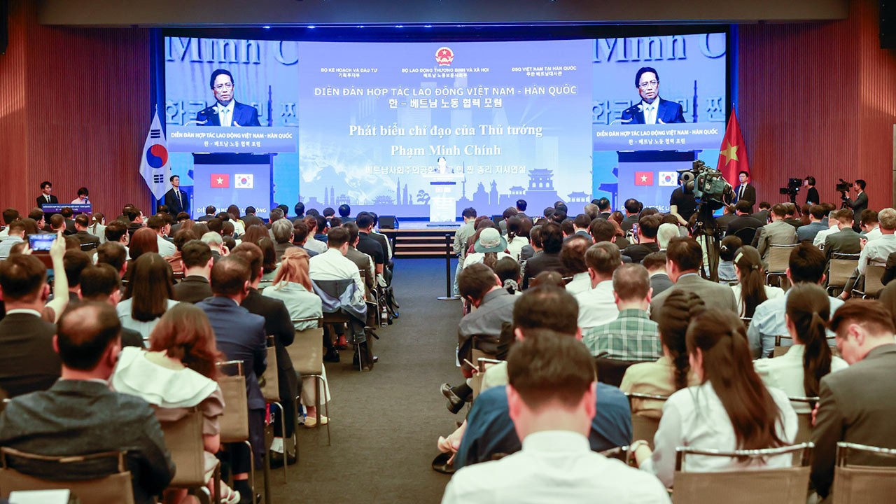 PM Pham Minh Chinh attends Vietnam-RoK Labour Cooperation Forum in Seoul