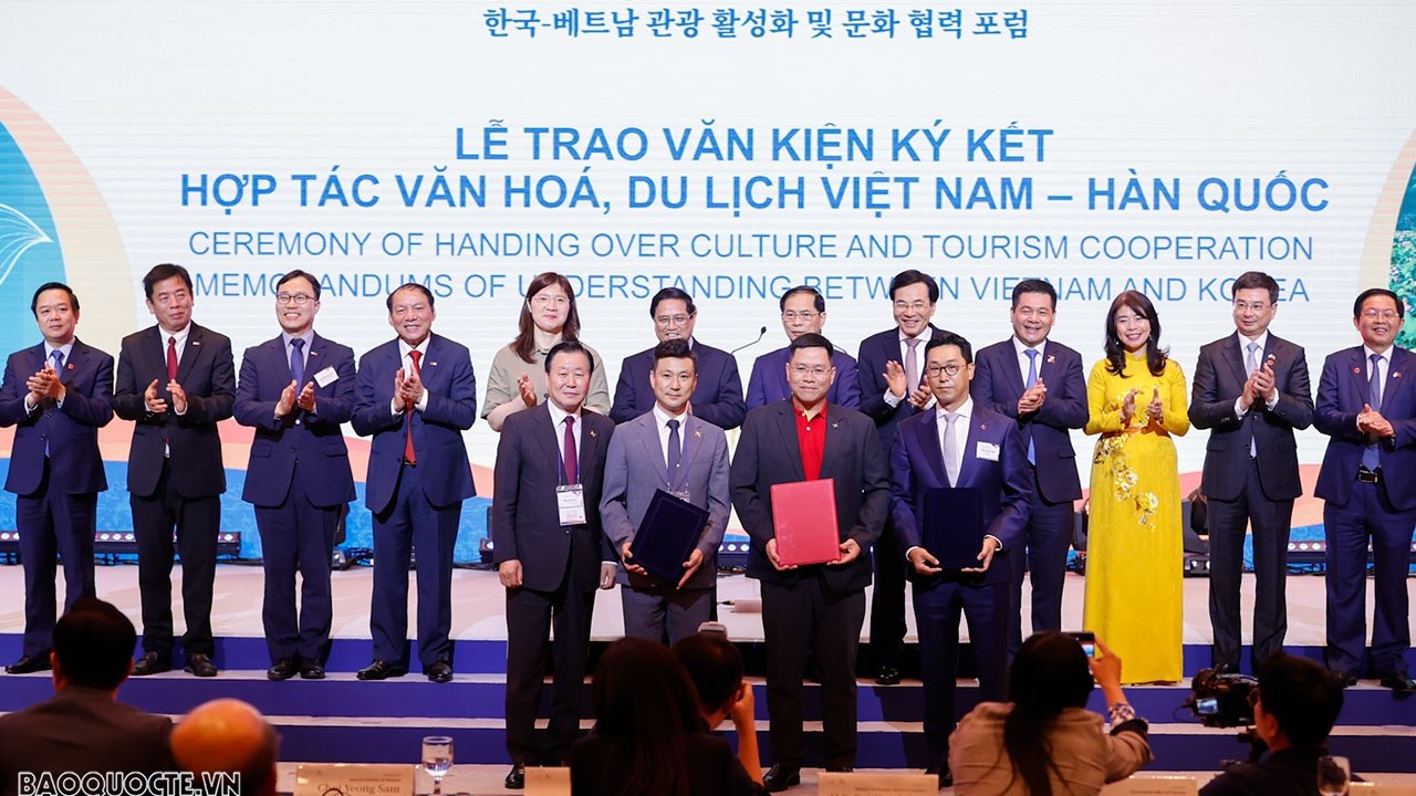 Thủ tướng dự Diễn đàn xúc tiến du lịch và hợp tác văn hóa Việt Nam-Hàn Quốc