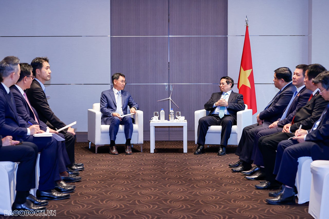 PM Pham Minh Chinh meets leaders of Korean economic groups in Seoul