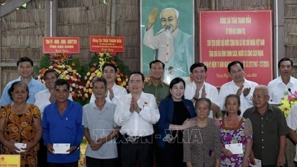 National Assembly Chairman visits Chuong Thien Victory historical site in Hau Giang