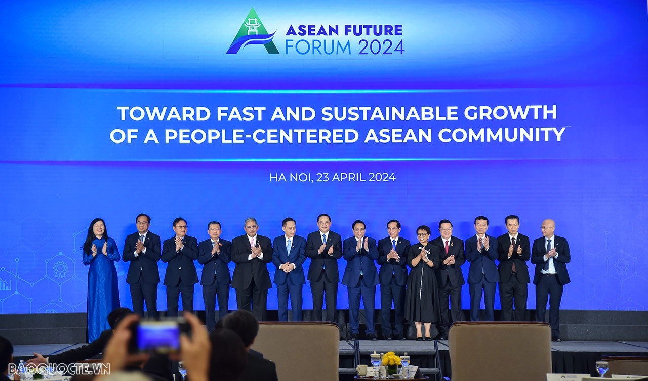 Nguyên Bộ trưởng Ngoại giao Singapore: ASEAN không chọn bên và không cân bằng nhờ sức mạnh cứng