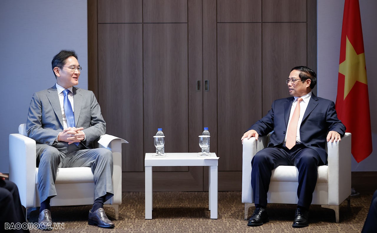 PM Pham Minh Chinh receives Samsung Electronics Lee Jae Yong  in Seoul