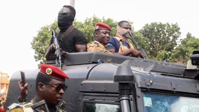 Bất ổn ở Tây Phi: Quân đội quản lý Burkina Faso thêm 5 năm, tấn công vũ trang ở miền Trung Mali, Niger-Benin hạ nhiệt căng thẳng