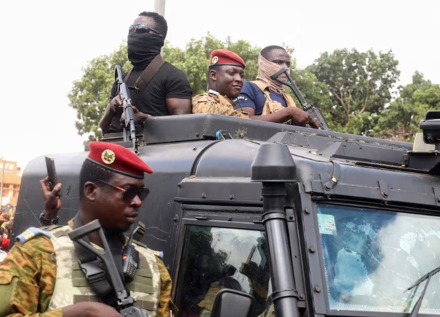 Tây Phi: Quân đội quản lý Burkina Faso thêm 5 năm, tấn công vũ trang ở miền Trung Mali, Niger-Benin hạ nhiệt căng thẳng