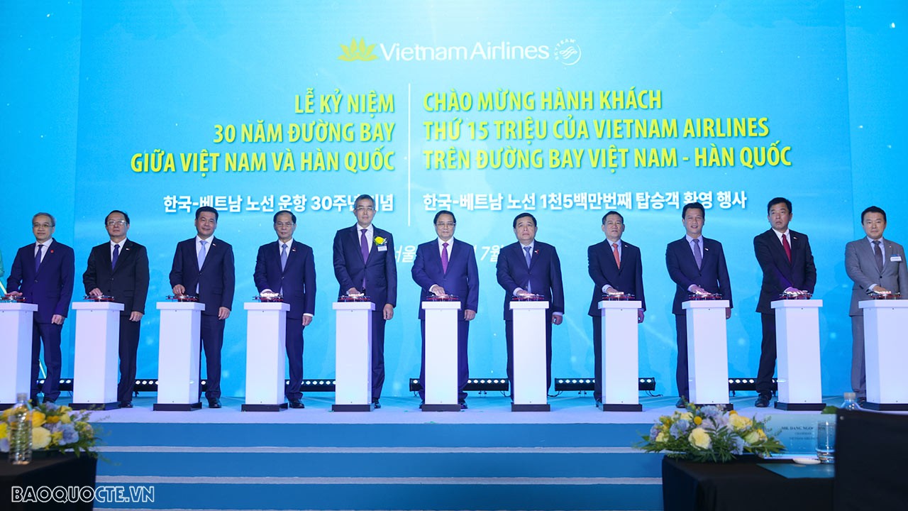 Vietnam Airlines kỷ niệm 30 năm đường bay thẳng và chào đón hành khách thứ 15 triệu trên đường bay Việt Nam-Hàn Quốc