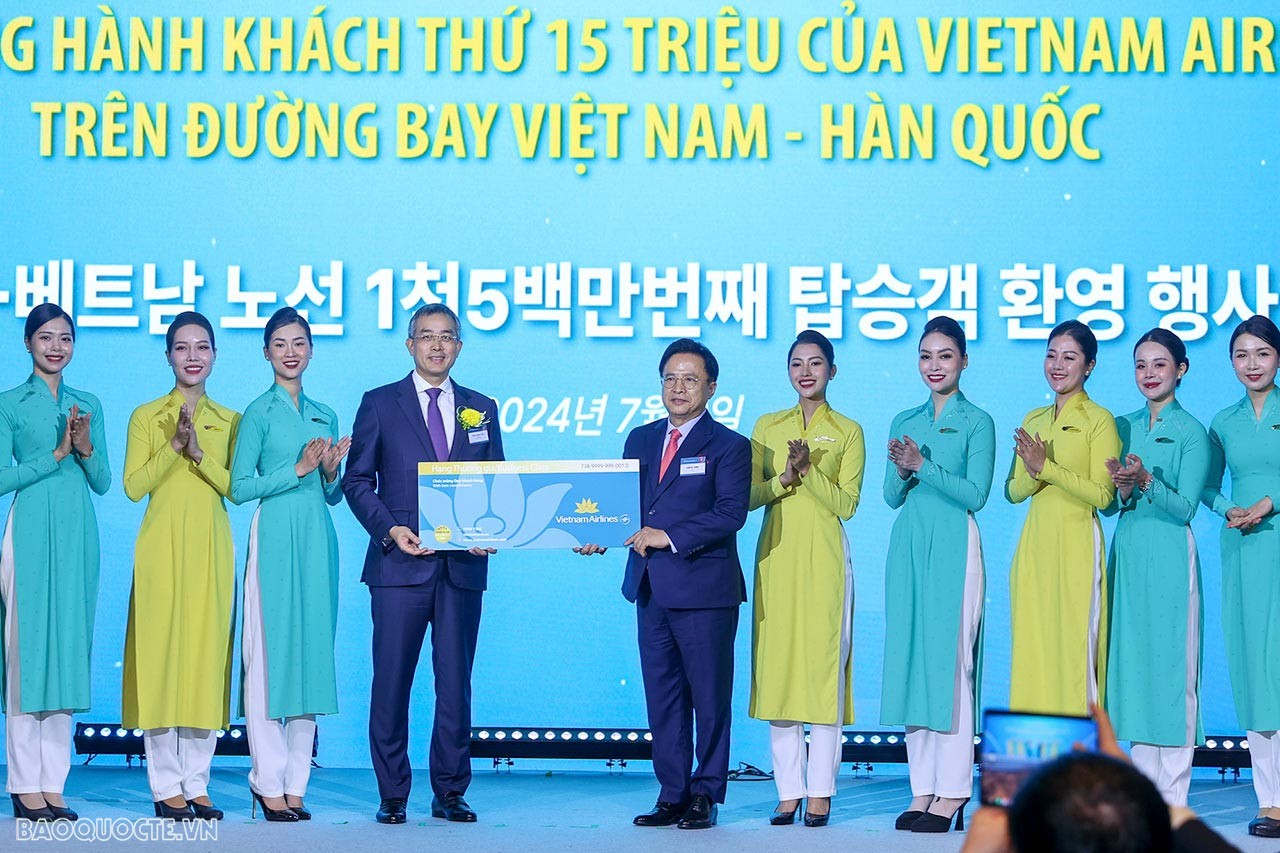 Chào đón hành khách thứ 15 triệu giữa Việt Nam và Hàn Quốc của hãng hàng không Vietnam Airlines.