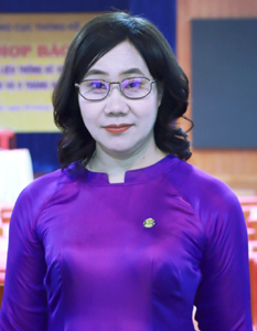 Bà Nguyễn Thị Hương, Tổng Cục Trưởng Tổng cục Thống kê, trình bày báo cáo tình hình kinh tế - xã hội năm 2023. 
