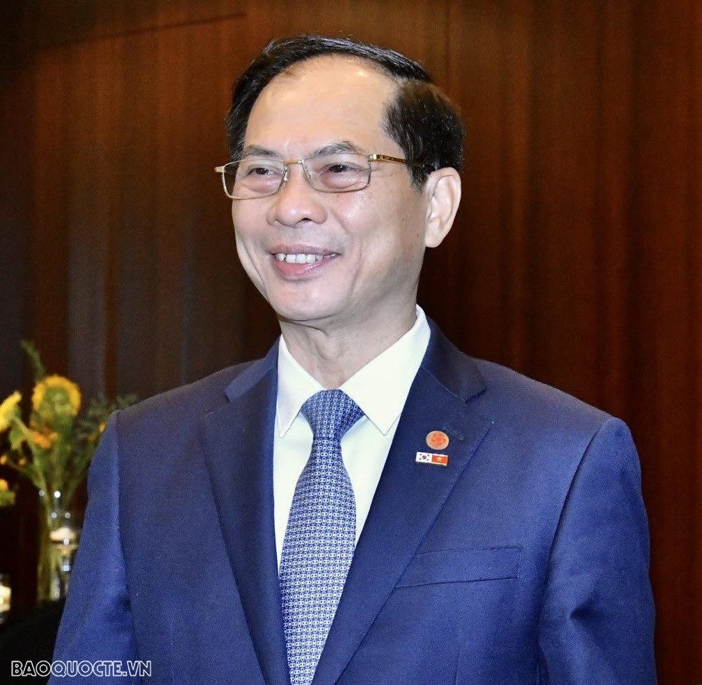 Bộ trưởng Ngoại giao Bùi Thanh Sơn trả lời phỏng vấn kết quả chuyến thăm chính thức Hàn Quốc của Thủ tướng Phạm Minh Chính, từ 30/6-3/7. 