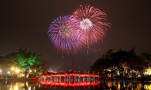 Fireworks to light up Hanoi's sky on 70th anniversary of Liberation Day
