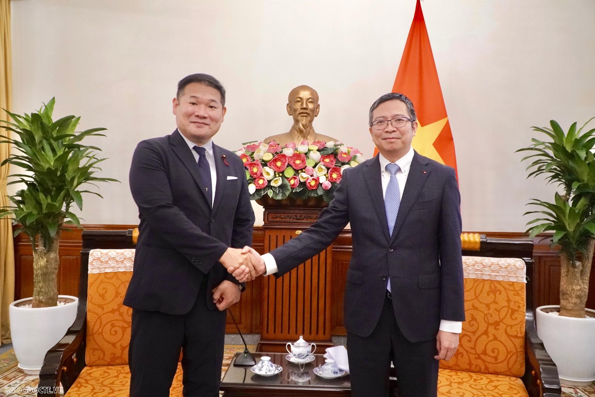 Thứ trưởng Ngoại giao Phạm Thanh Bình tiếp Chủ tịch Liên minh nghị sĩ hữu nghị Việt Nam-Nhật Bản