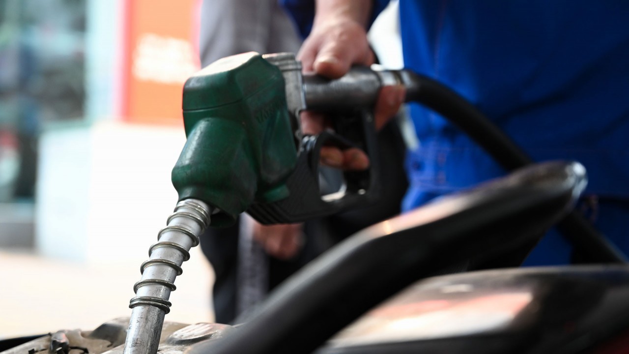 Giá xăng dầu hôm nay 4/7: Cả Brent và WTI đều giảm nhẹ; trong nước giá xăng sẽ tăng lần thứ 4 liên tiếp?
