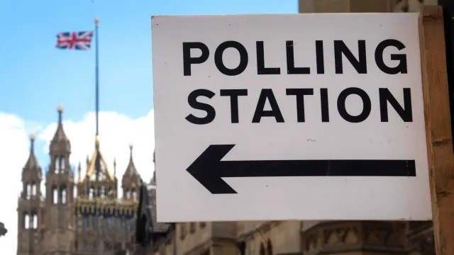 Bầu cử hạ viện Anh: Cử tri bắt đầu đi bỏ phiếu, số phận chính trị của Thủ tướng Sunak và đảng Bảo thủ đứng trước thời khắc lịch sử