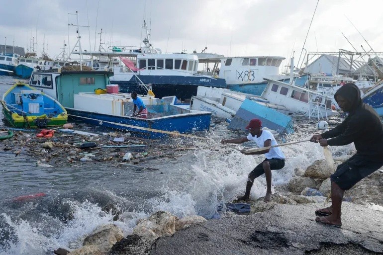 Khu vực Caribe 'oằn mình' chống chịu siêu bão Beryl, cảnh báo nóng về tình trạng biến đổi khí hậu