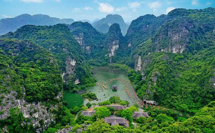 Trang An Landscape Complex was recognized by UNESCO as a World Cultural and Natural Heritage. (Source: baoninhbinh)