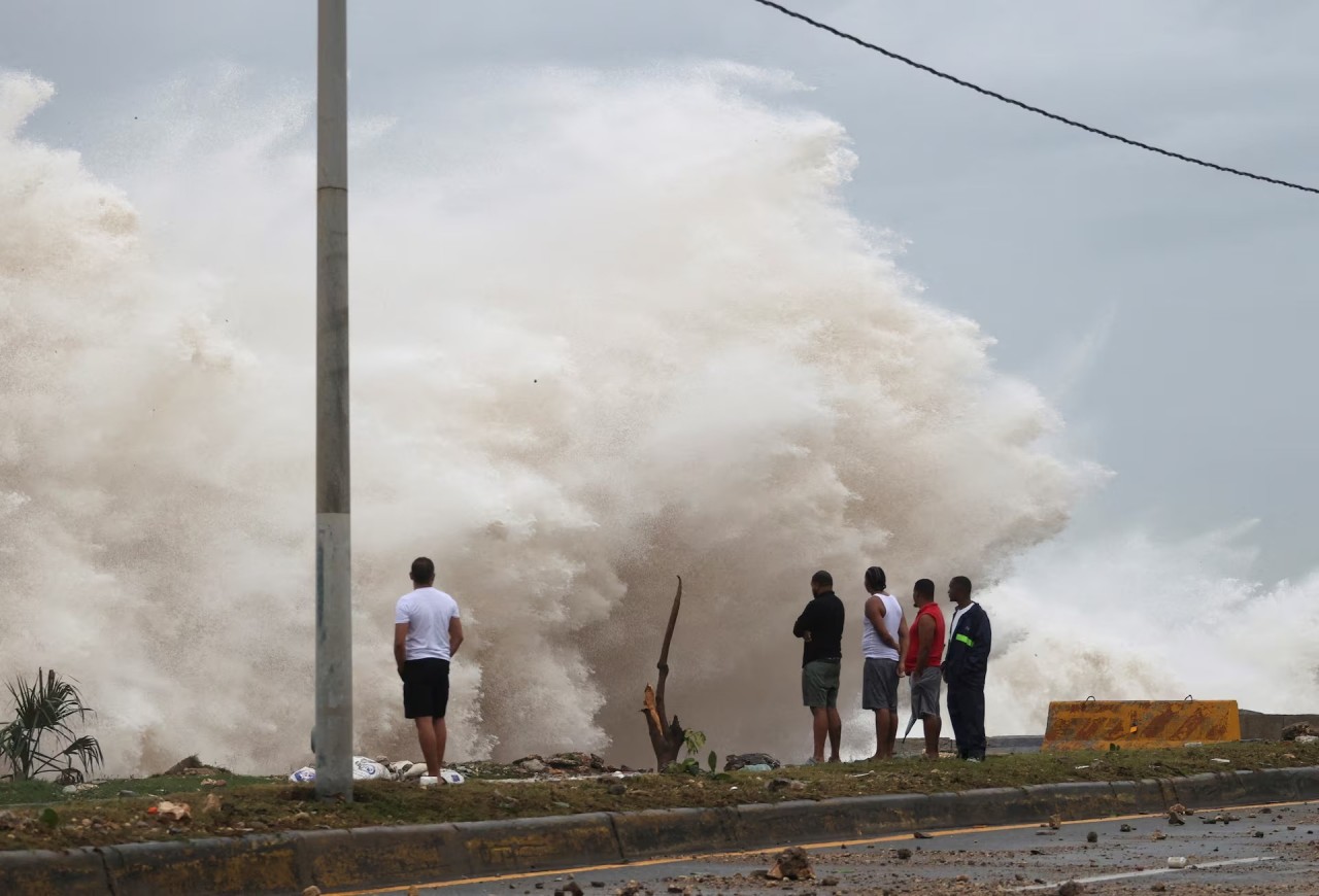 Đống đổ nát như ‘ngày tận thế’ sau khi siêu bão Beryl càn quét qua vùng Caribbean