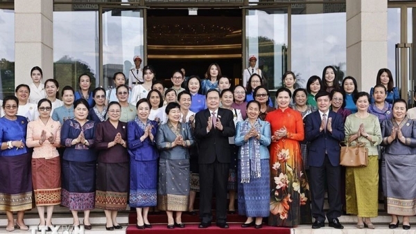 National Assembly Chairman receives delegations of Lao, Cambodian women’s unions