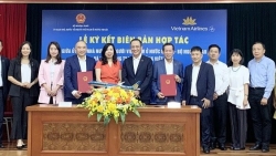 Ký kết hợp tác giữa Ủy ban Nhà nước về người Việt Nam ở nước ngoài và Tổng công ty Hàng không Việt Nam