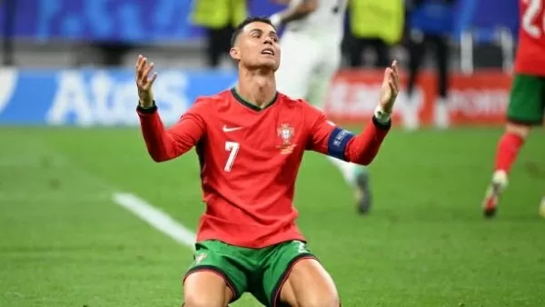 Cristiano Ronaldo đối mặt với án phạt của UEFA