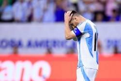 Lionel Messi tức giận vì sút hỏng penalty