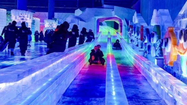 Đến Trung Quốc khám phá công viên giải trí băng tuyết trong nhà lớn nhất thế giới