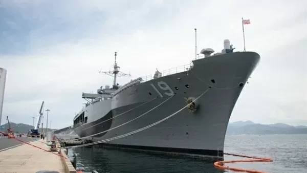 US Navy's USS Blue Ridge, US Coast Guard Cutter Waesche visit Khanh Hoa province
