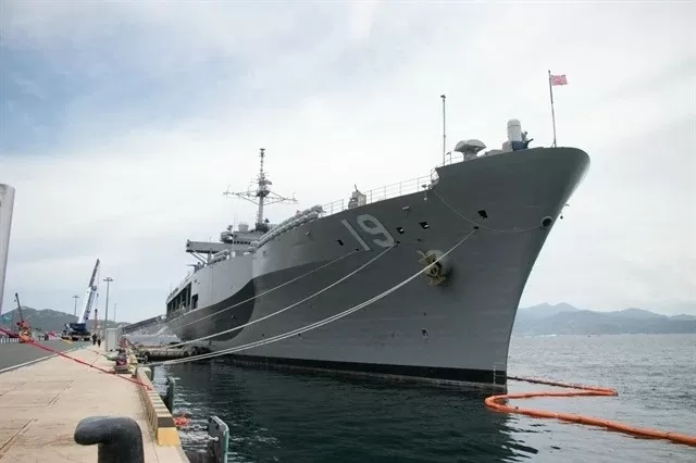 US Navy's USS Blue Ridge, US Coast Guard Cutter Waesche visit Khanh Hoa province