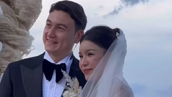 Thủ môn Đặng Văn Lâm khoe ảnh đám cưới trên bãi biển