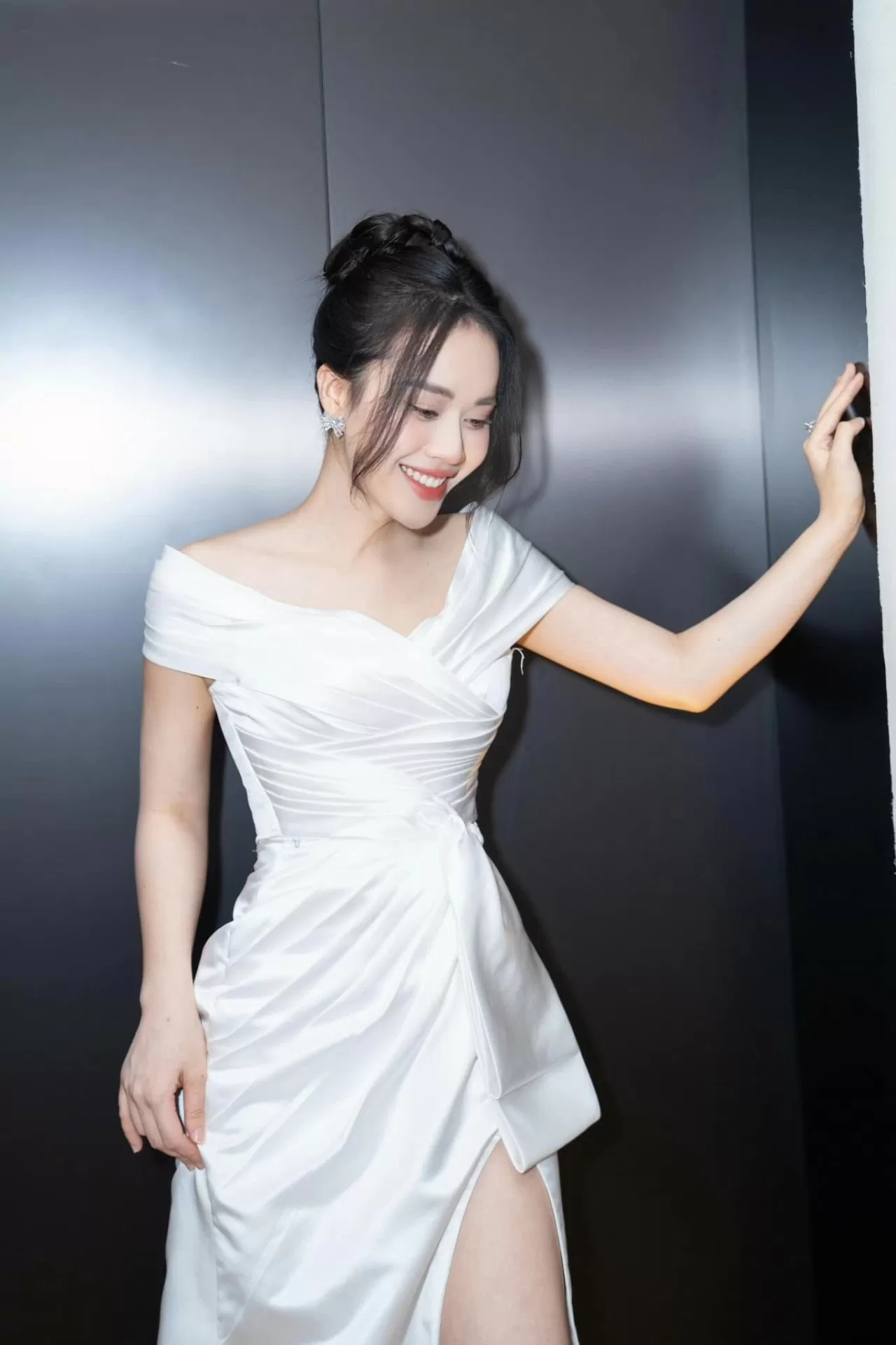 Hồng Diễm xinh tươi, trang phục thanh lịch dự sự kiện chăm sóc sức khỏe Hồng Diễm xinh tươi, trang phục thanh lịch dự sự kiện chăm sóc sức khỏe