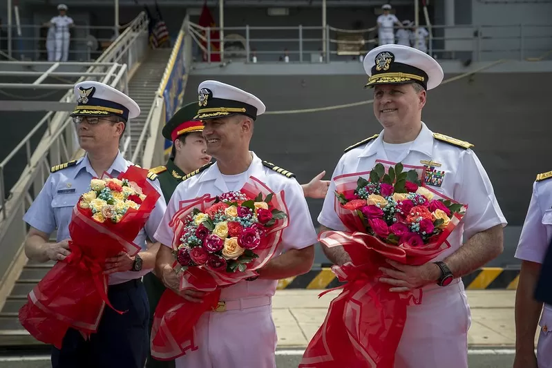 Soái hạm USS Blue Ridge của Hạm đội 7 Mỹ thăm Khánh Hòa Soái hạm USS Blue Ridge của Hạm đội 7 Mỹ thăm Khánh Hòa