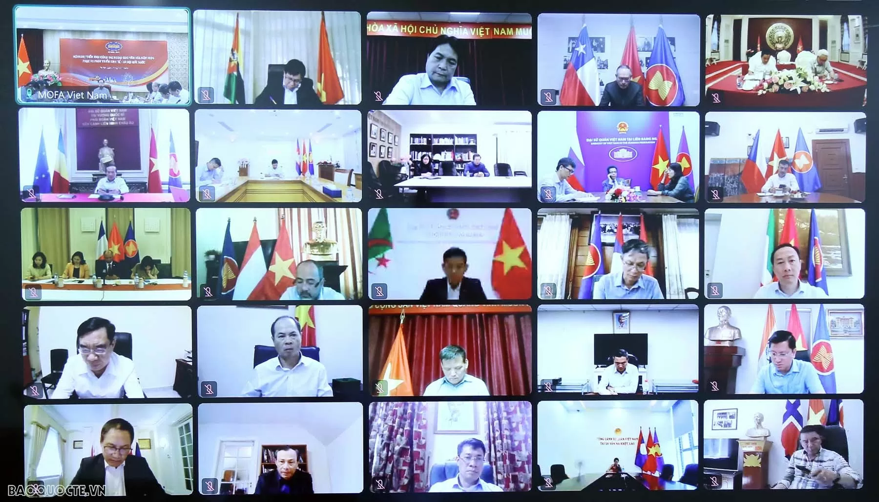 Đại sứ, Trưởng Cơ quan đại diện Việt Nam ở nước ngoài tham dự Hội nghị trực tuyến.