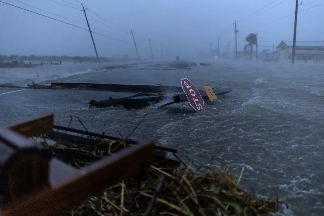 Mỹ: Bang Texas tan hoang sau siêu bão Beryl