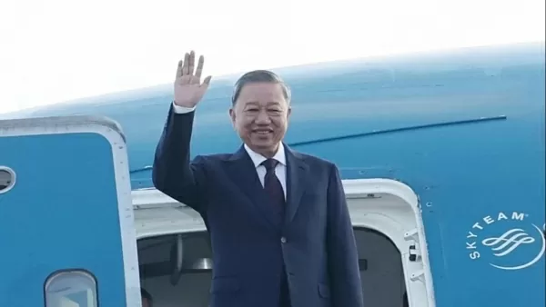 President To Lam arrived in Vientiane, starting state visit to Laos