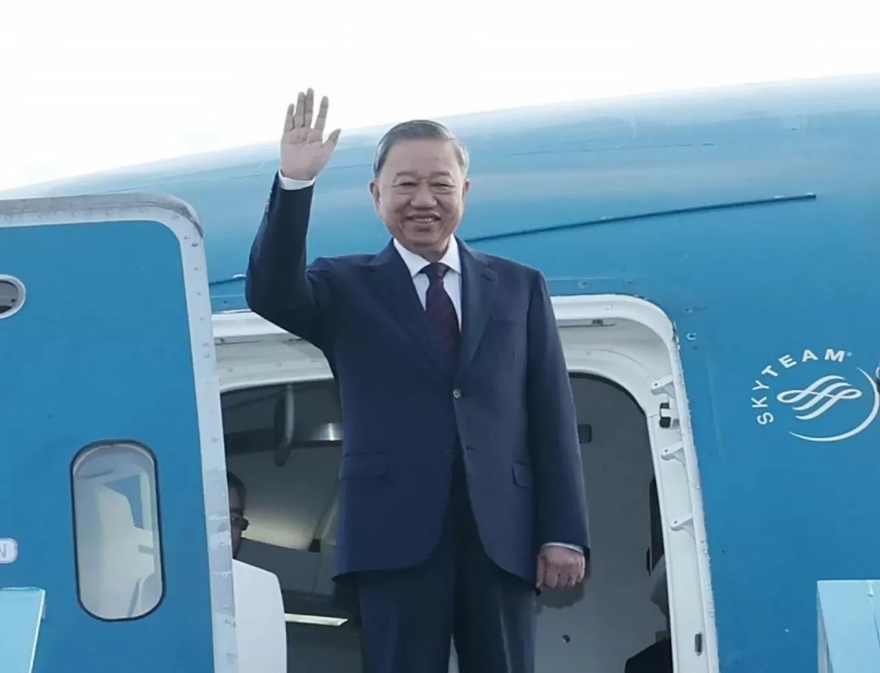 President To Lam arrived in Vientiane, starting state visit to Laos