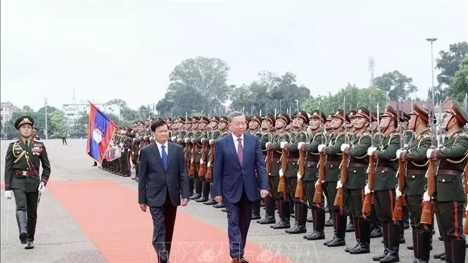 LPRP General Secretary, President of Laos hosted welcome ceremony for President To Lam in Vientiane