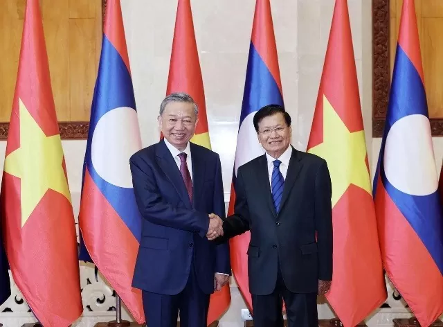 LPRP General Secretary, President of Laos hosted welcome ceremony for President To Lam in Vientiane