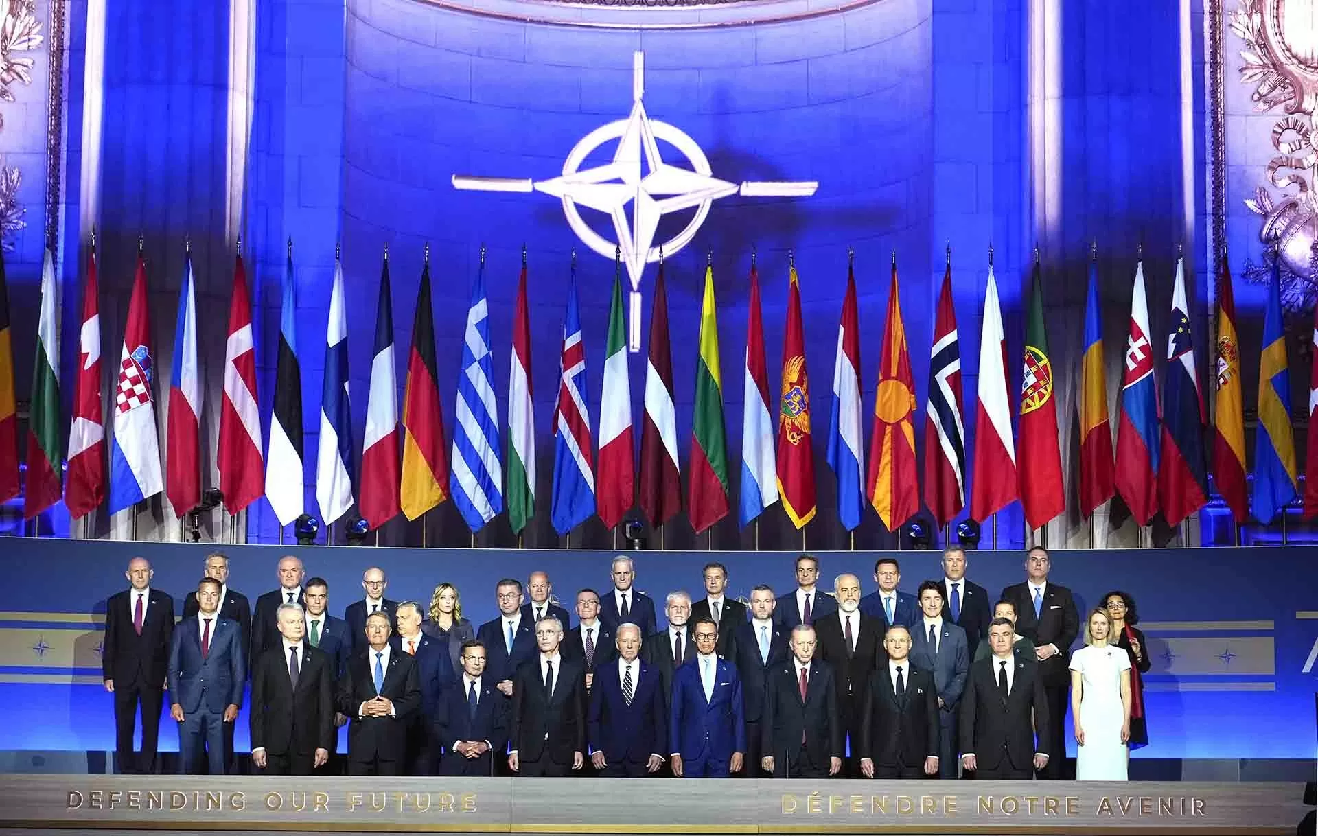 Tổng thư ký NATO Jens Stoltenberg và lãnh đạo nước thành viên tại Thượng đỉnh NATO ở Washington D.C, ngày 9/7. (Nguồn: AP) Tổng thư ký NATO Jens Stoltenberg và lãnh đạo nước thành viên tại Thượng đỉnh NATO ở Washington D.C, ngày 9/7. (Nguồn: AP)