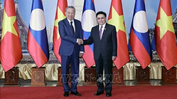Dành ưu tiên cao nhất cho củng cố và tăng cường quan hệ hữu nghị vĩ đại, đoàn kết đặc biệt, hợp tác toàn diện Việt Nam-Lào
