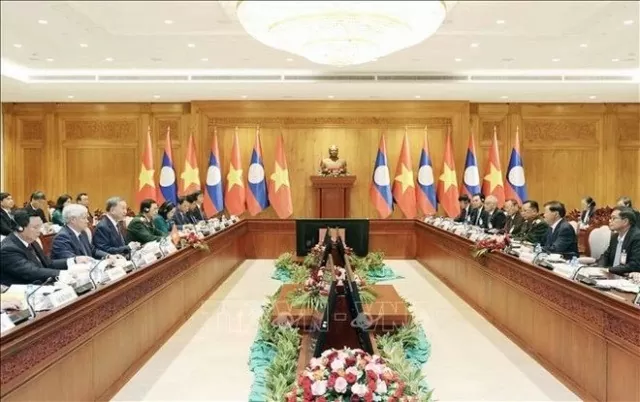 Vietnam, Laos Presidents agree to further bolster all-round cooperation