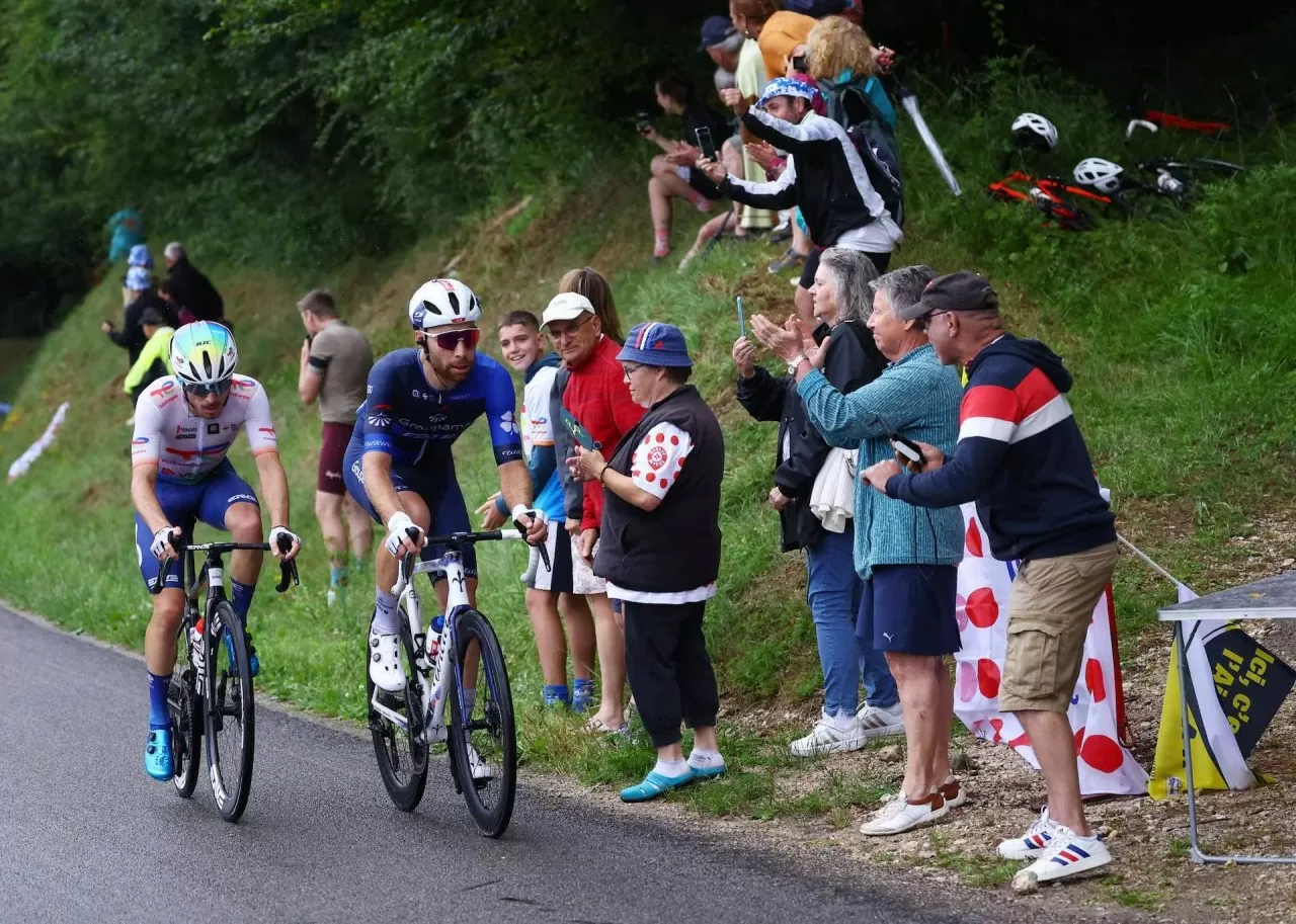 Những khung hình ấn tượng của giải đua xe đạp Tour de France