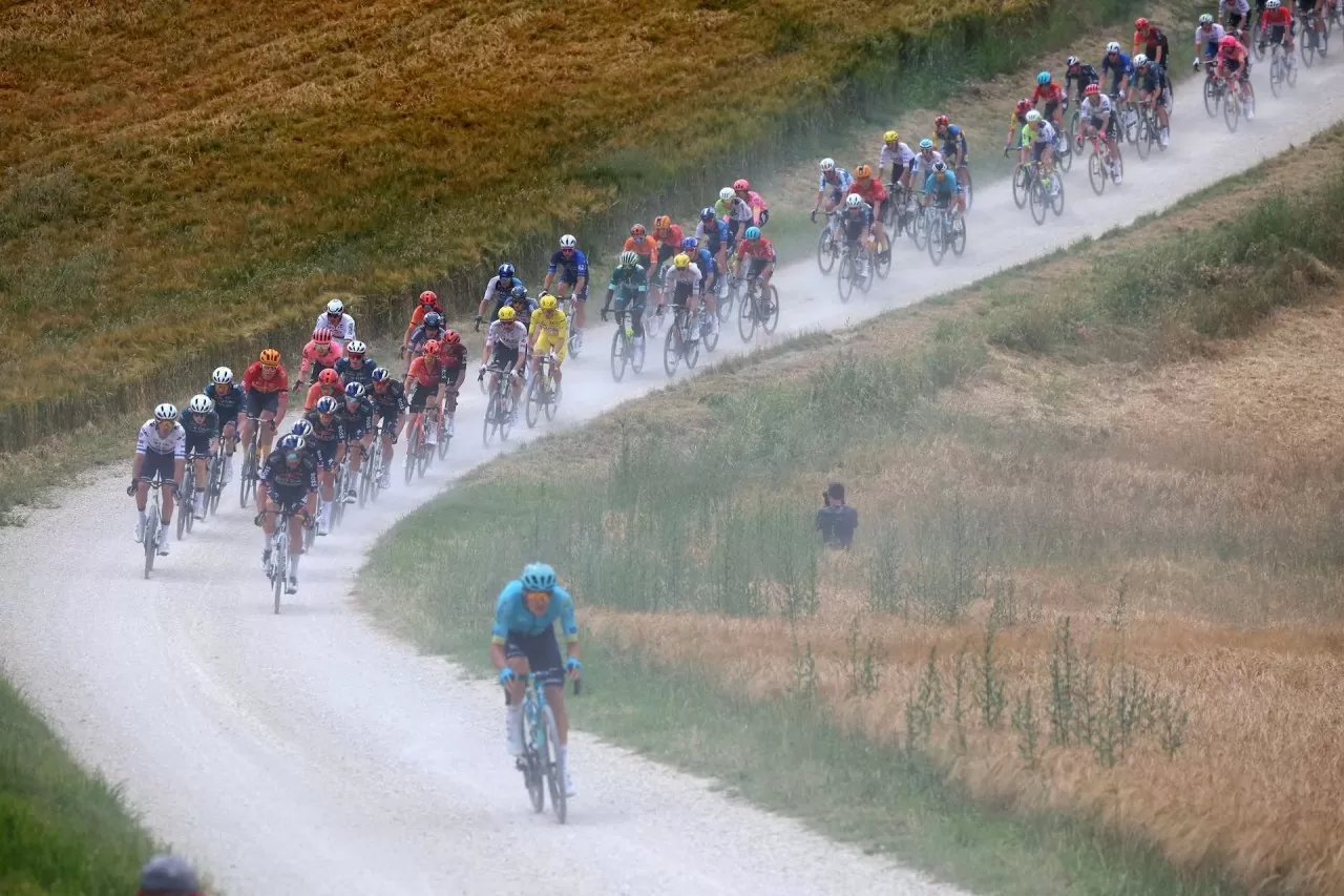 Những khung hình ấn tượng của giải đua xe đạp Tour de France